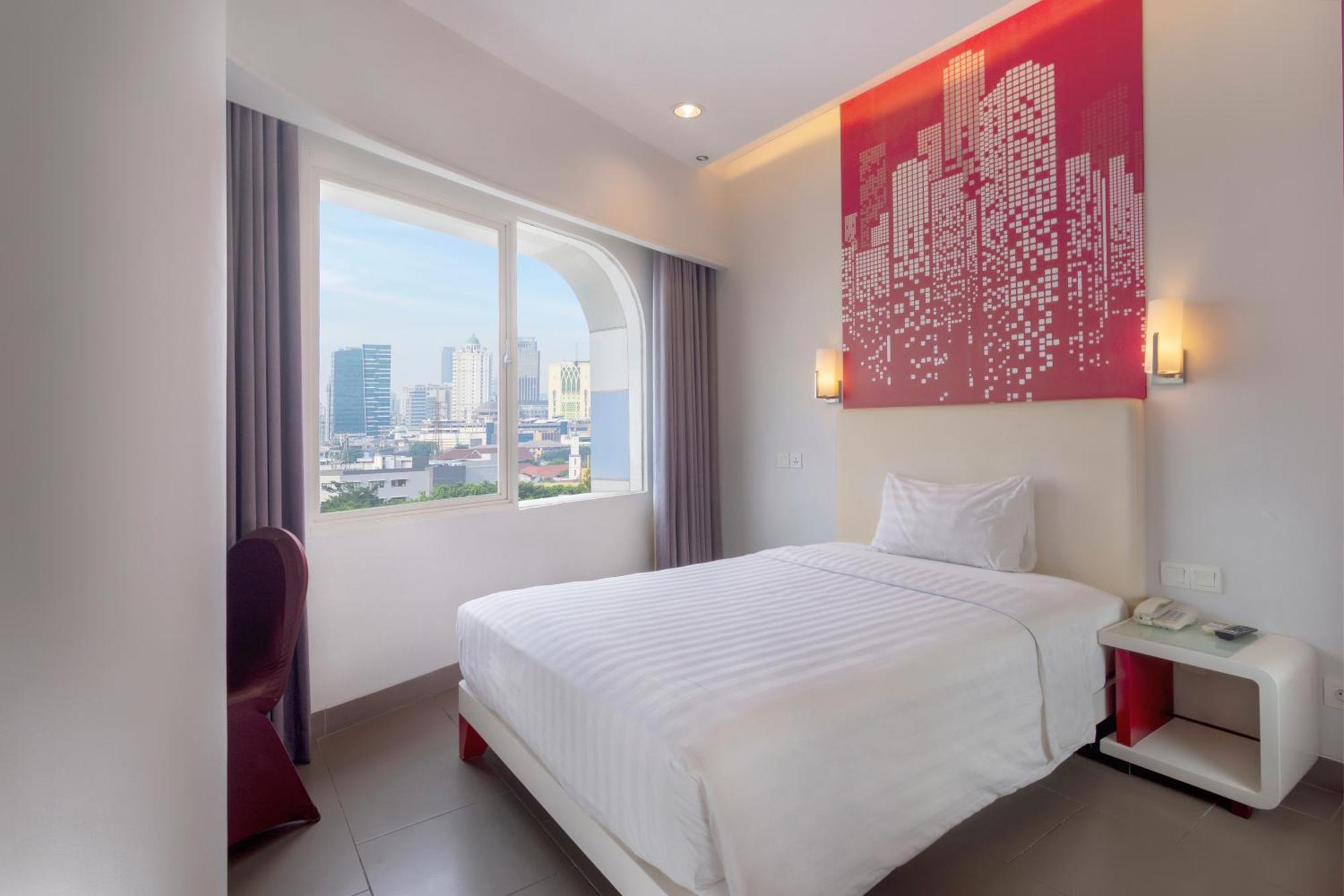 Blue Sky Hotel Petamburan Джакарта Екстериор снимка