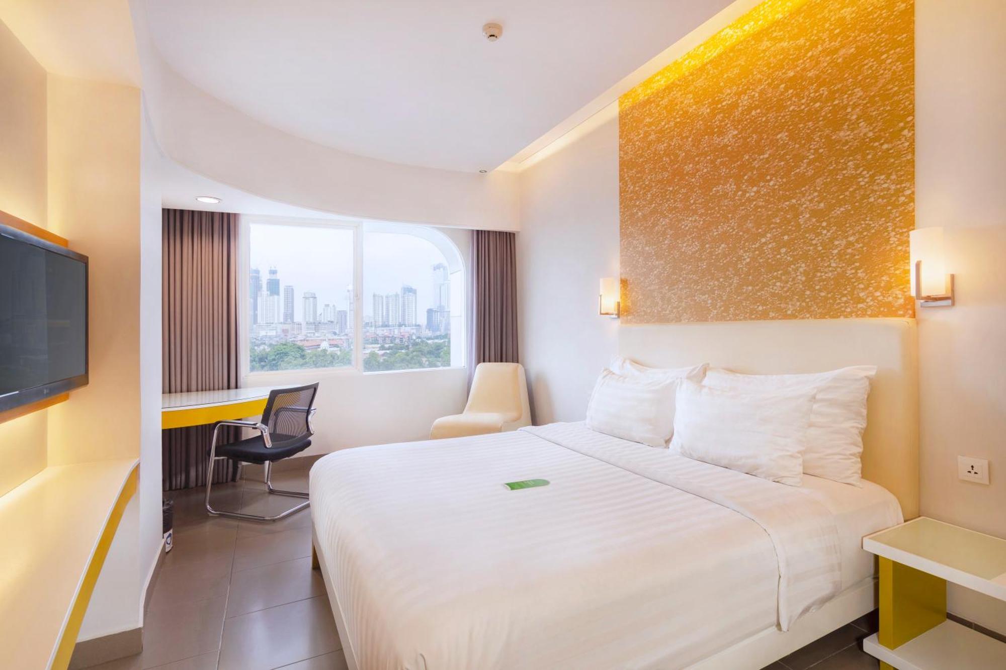 Blue Sky Hotel Petamburan Джакарта Екстериор снимка