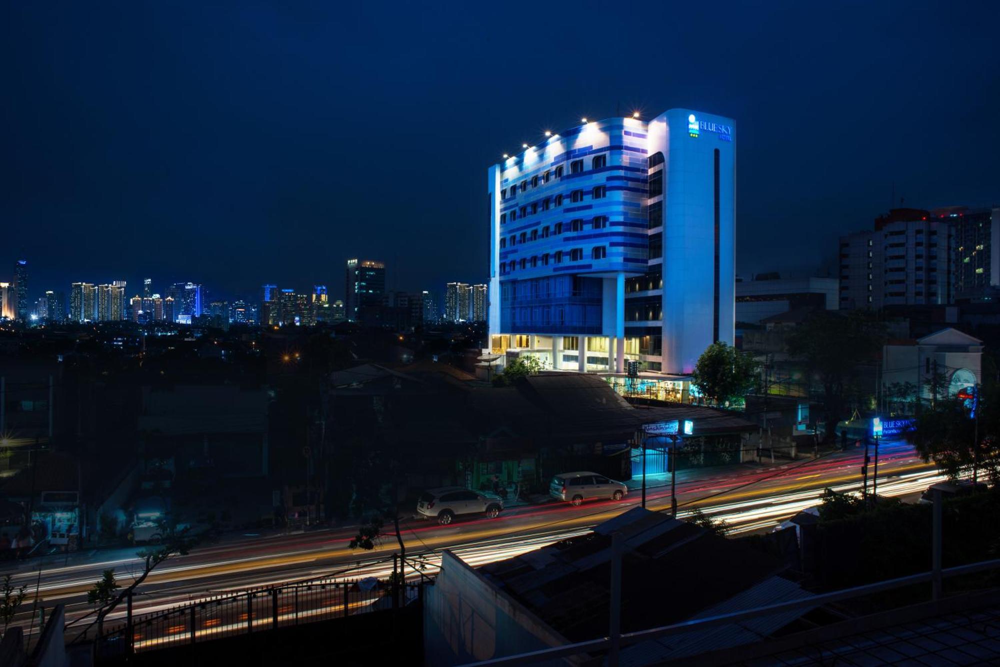 Blue Sky Hotel Petamburan Джакарта Екстериор снимка