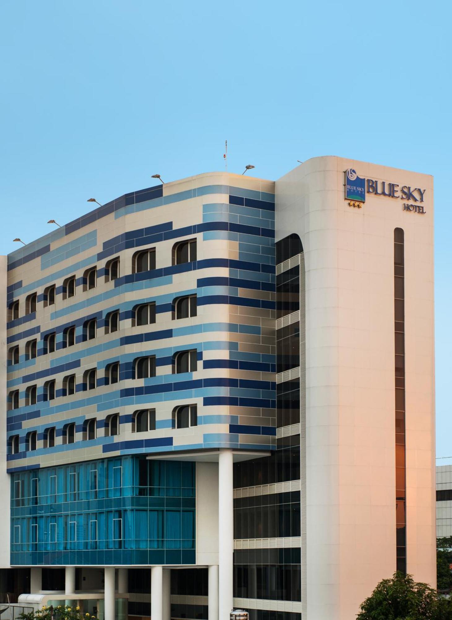 Blue Sky Hotel Petamburan Джакарта Екстериор снимка