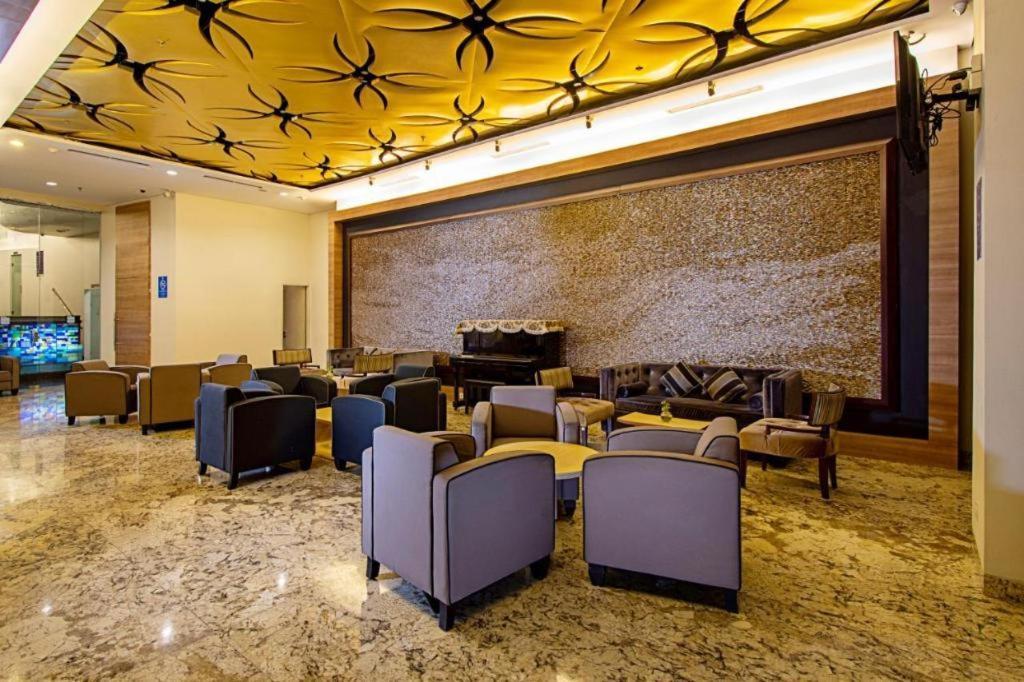 Blue Sky Hotel Petamburan Джакарта Екстериор снимка