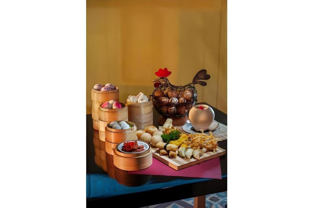 Blue Sky Hotel Petamburan Джакарта Екстериор снимка
