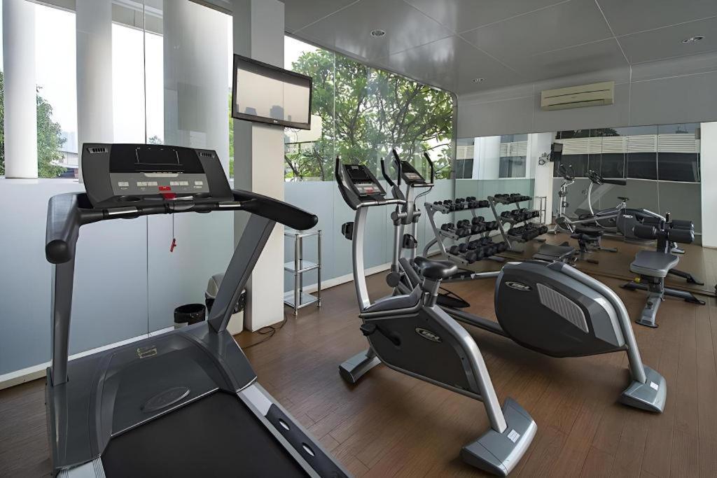 Blue Sky Hotel Petamburan Джакарта Екстериор снимка