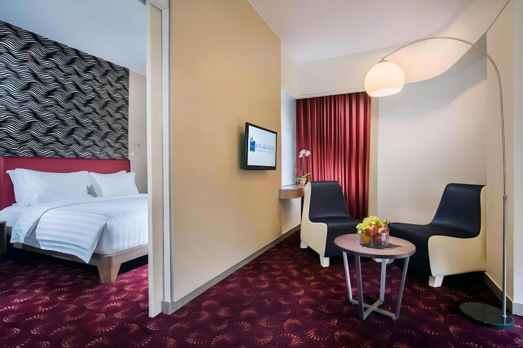 Blue Sky Hotel Petamburan Джакарта Екстериор снимка