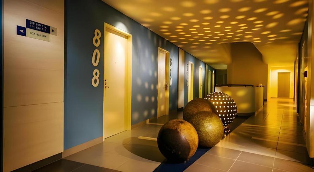 Blue Sky Hotel Petamburan Джакарта Екстериор снимка