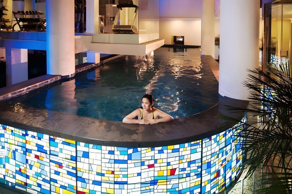 Blue Sky Hotel Petamburan Джакарта Екстериор снимка