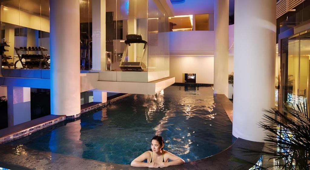 Blue Sky Hotel Petamburan Джакарта Екстериор снимка