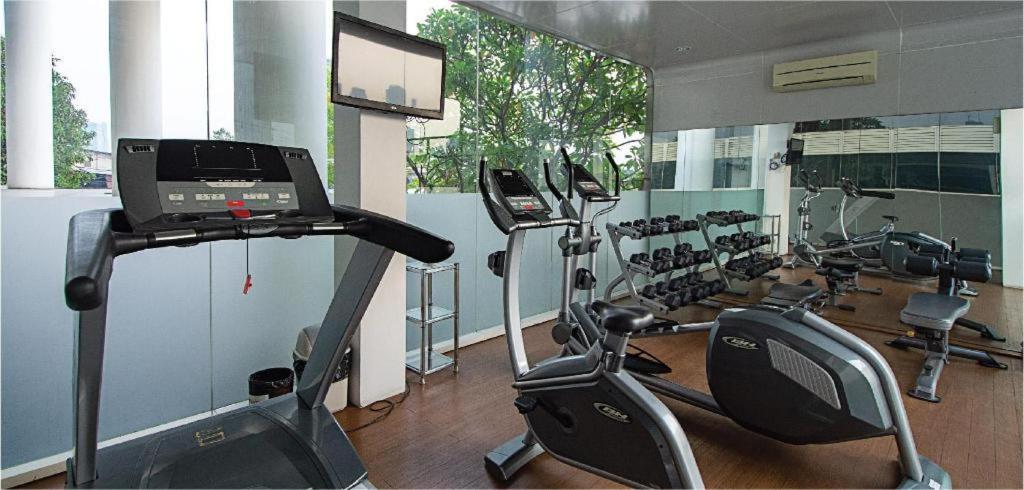 Blue Sky Hotel Petamburan Джакарта Екстериор снимка
