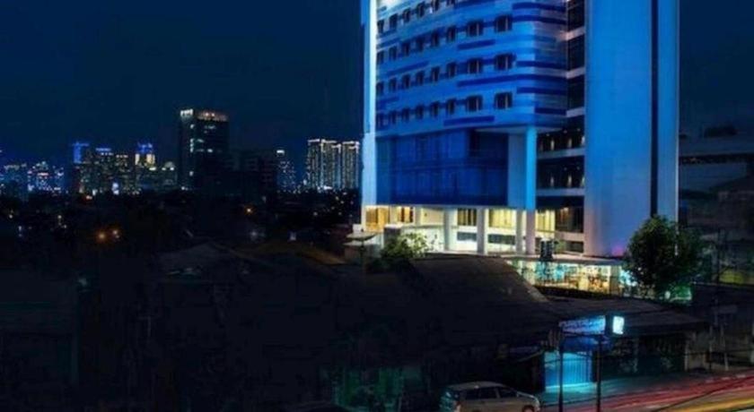Blue Sky Hotel Petamburan Джакарта Екстериор снимка