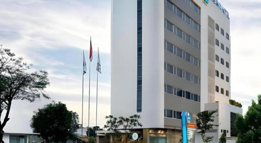 Blue Sky Hotel Petamburan Джакарта Екстериор снимка