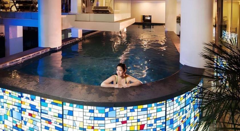 Blue Sky Hotel Petamburan Джакарта Екстериор снимка