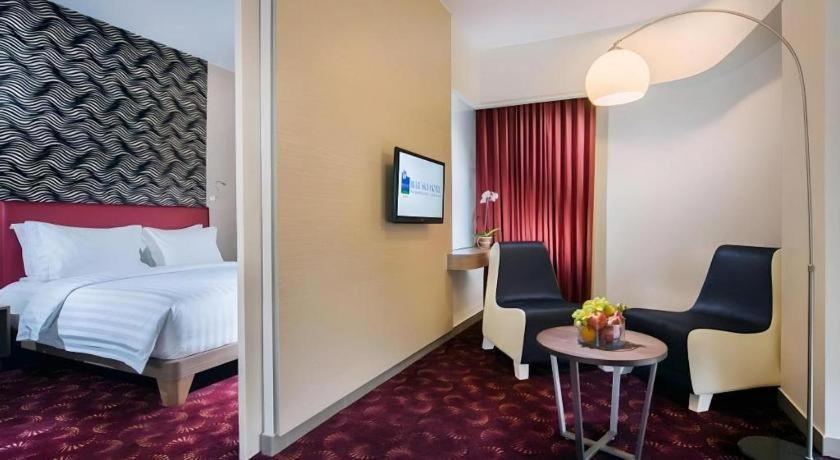 Blue Sky Hotel Petamburan Джакарта Екстериор снимка