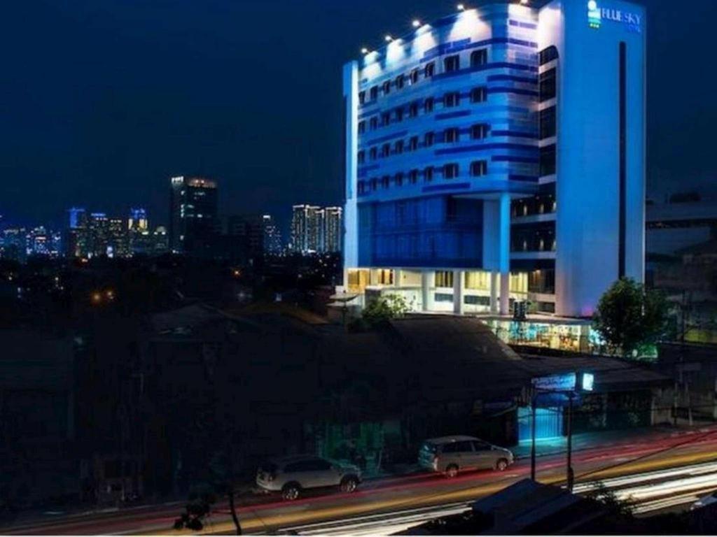 Blue Sky Hotel Petamburan Джакарта Екстериор снимка