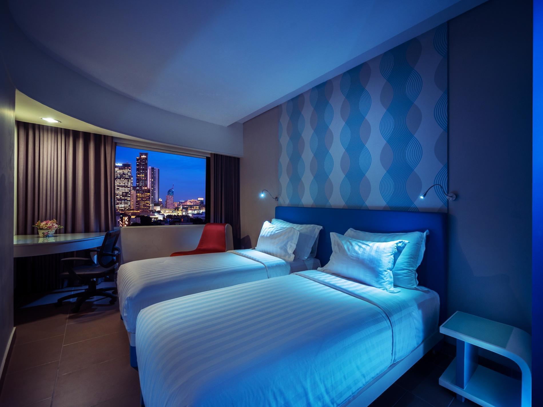Blue Sky Hotel Petamburan Джакарта Екстериор снимка