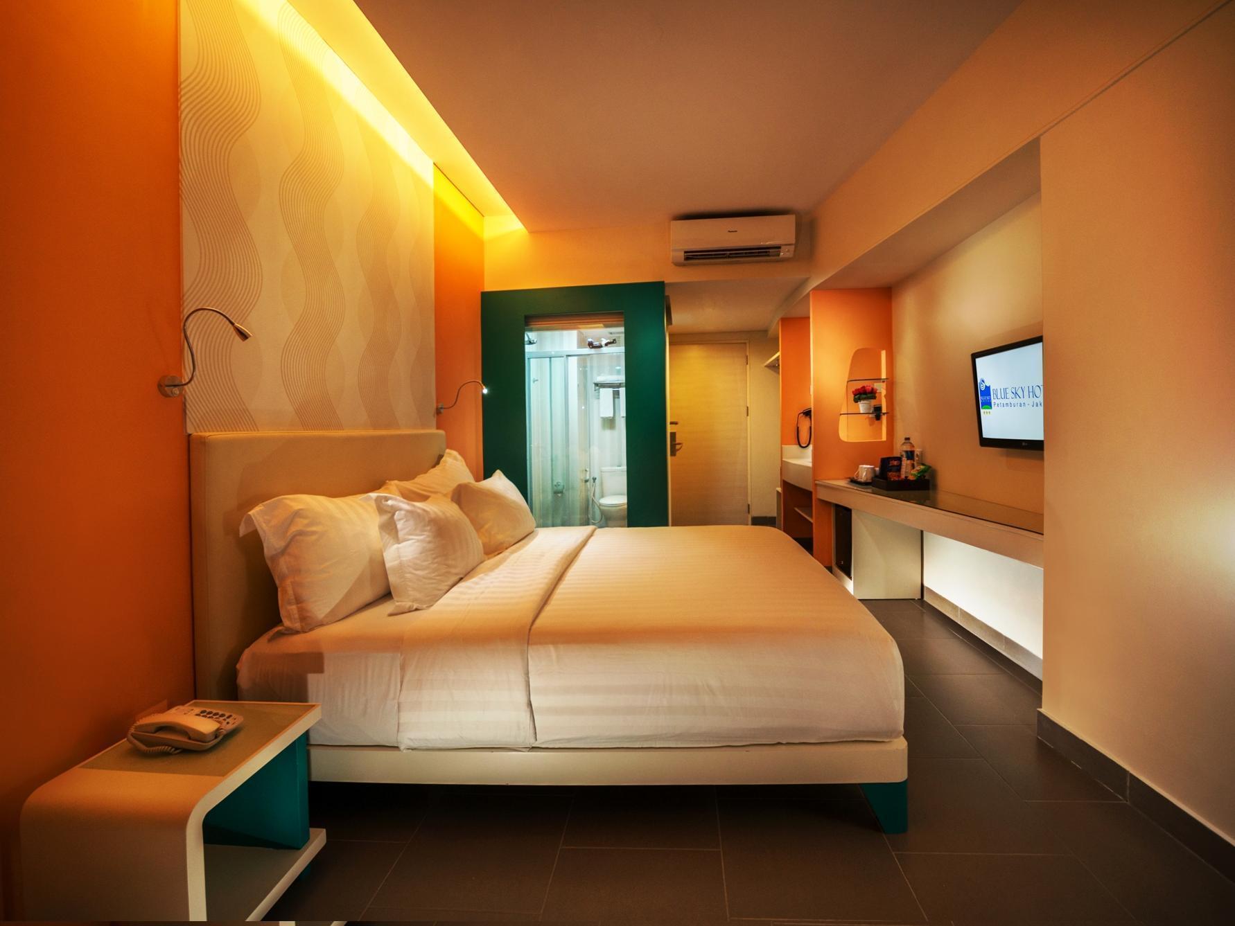 Blue Sky Hotel Petamburan Джакарта Екстериор снимка