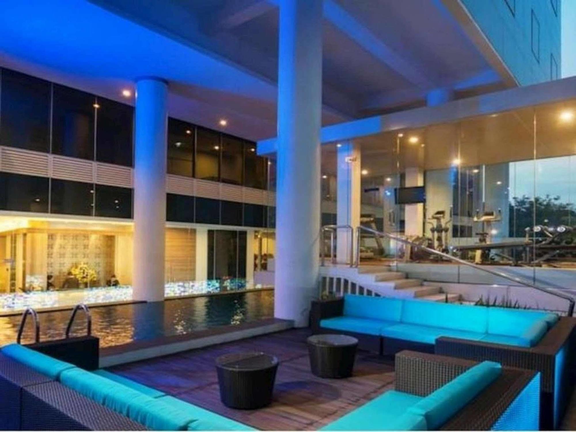 Blue Sky Hotel Petamburan Джакарта Екстериор снимка